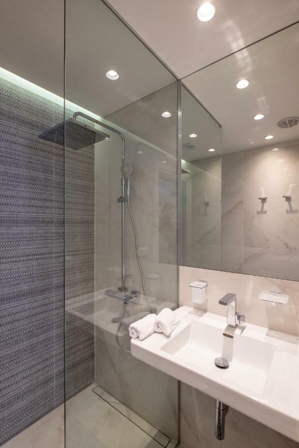 Vitosha Blvd Luxury 2-Bedroom, 2-Bathroom With Balcony Sofia Buitenkant foto