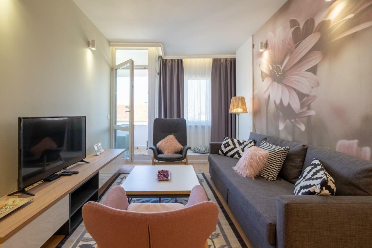 Vitosha Blvd Luxury 2-Bedroom, 2-Bathroom With Balcony Sofia Buitenkant foto