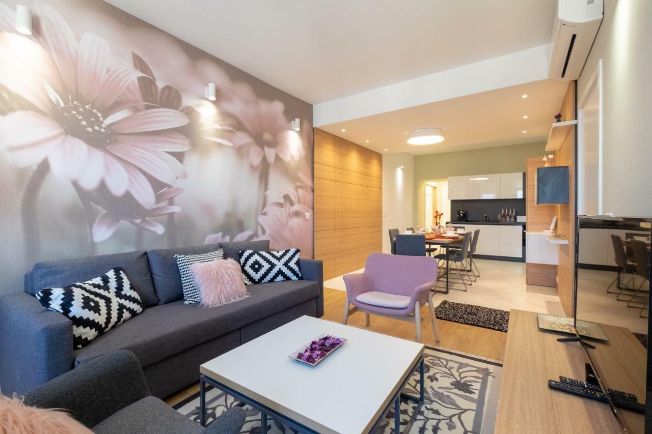 Vitosha Blvd Luxury 2-Bedroom, 2-Bathroom With Balcony Sofia Buitenkant foto