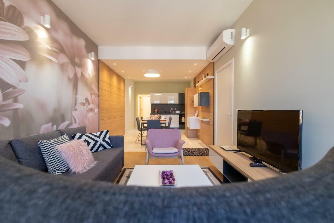Vitosha Blvd Luxury 2-Bedroom, 2-Bathroom With Balcony Sofia Buitenkant foto