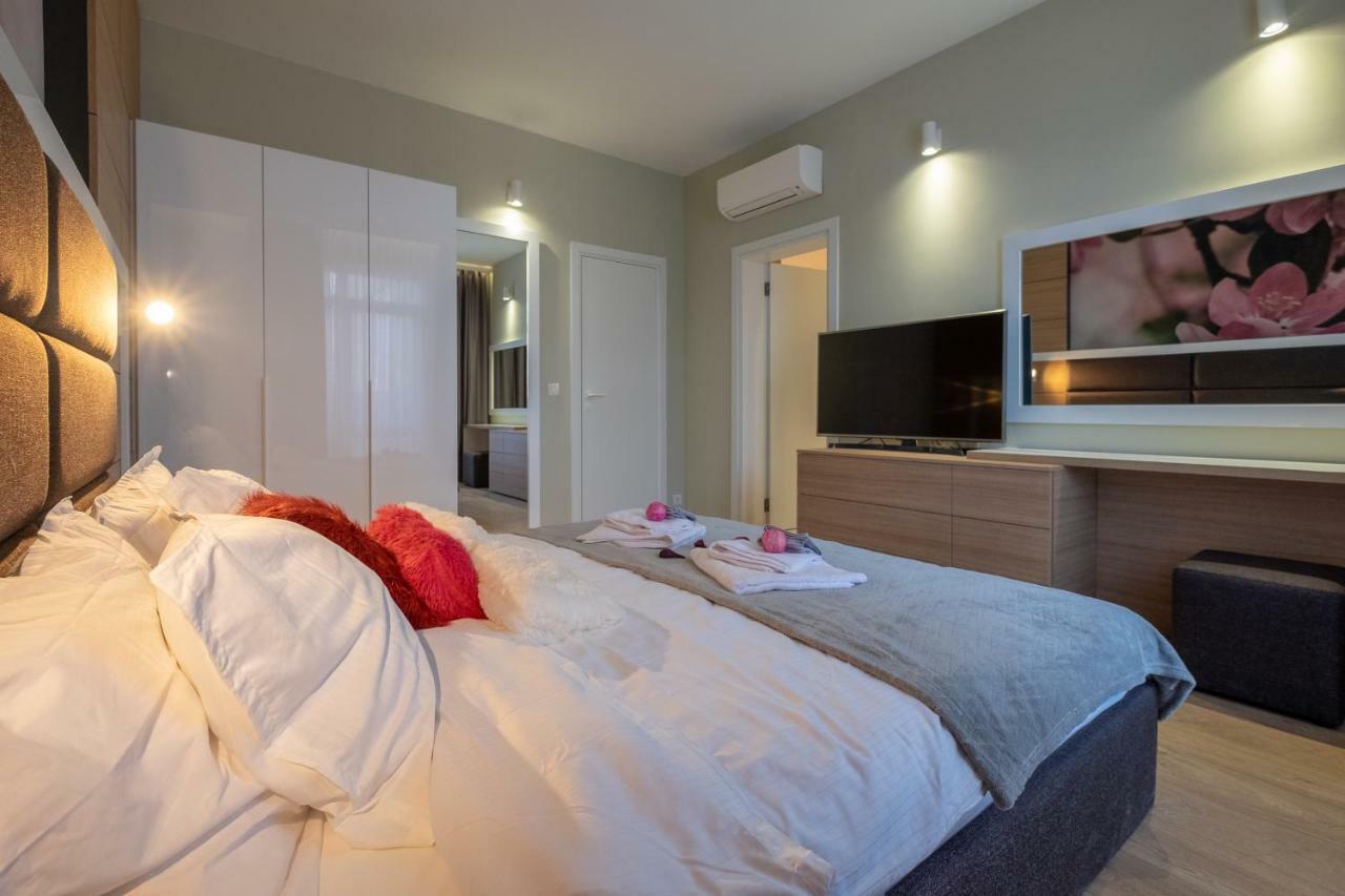 Vitosha Blvd Luxury 2-Bedroom, 2-Bathroom With Balcony Sofia Buitenkant foto
