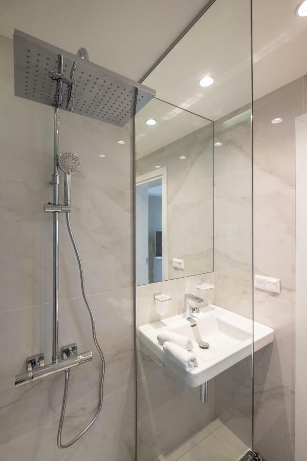 Vitosha Blvd Luxury 2-Bedroom, 2-Bathroom With Balcony Sofia Buitenkant foto