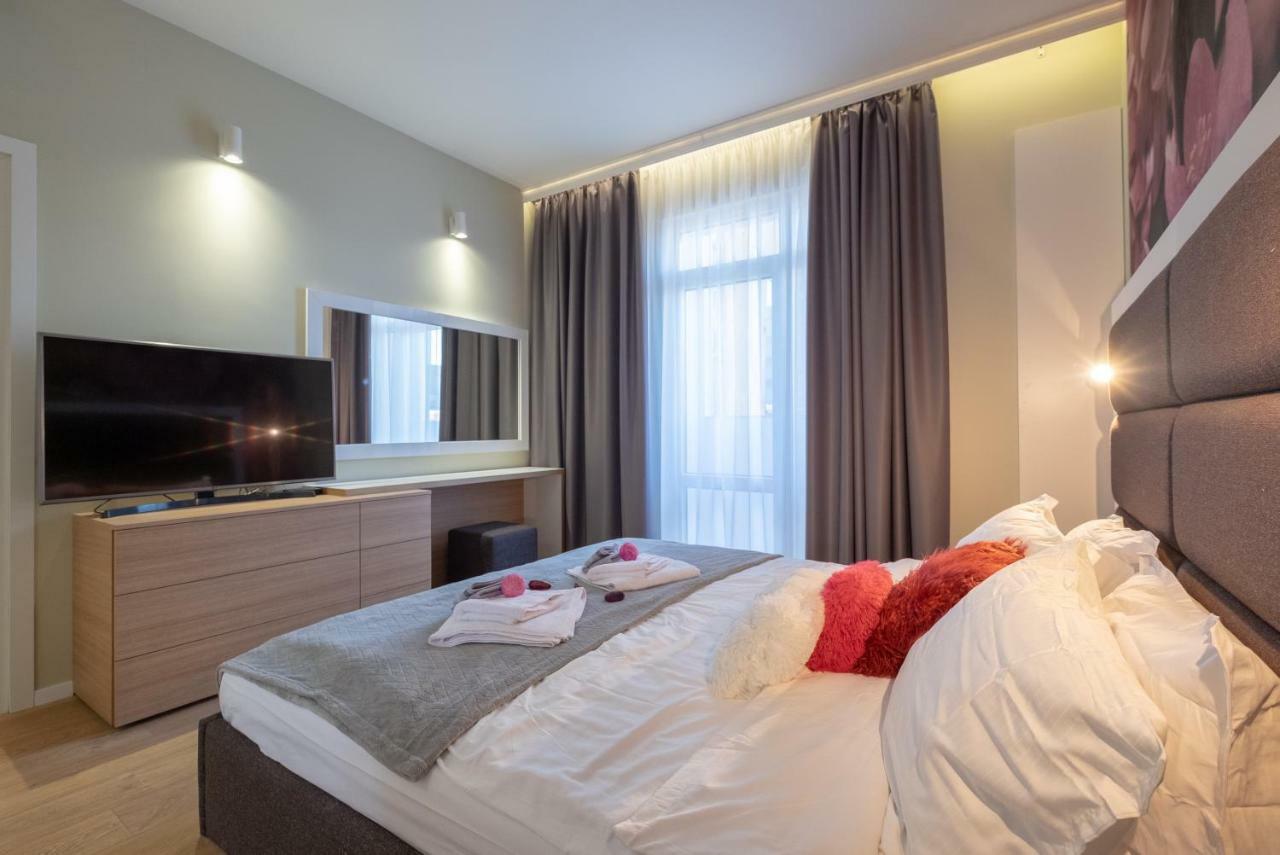 Vitosha Blvd Luxury 2-Bedroom, 2-Bathroom With Balcony Sofia Buitenkant foto